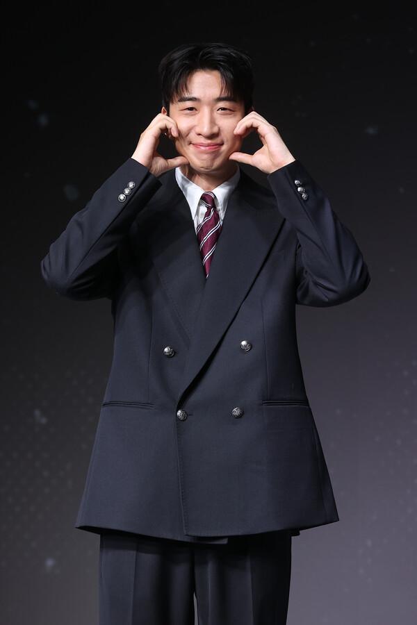 (서울=연합뉴스) 류효림 기자 = 배우 유수빈이 21일 서울 마포구 호텔 나루 엠갤러리에서 열린 넷플릭스 〈약한영웅 Class 2〉 제작발표회에서 포즈를 취하고 있다.