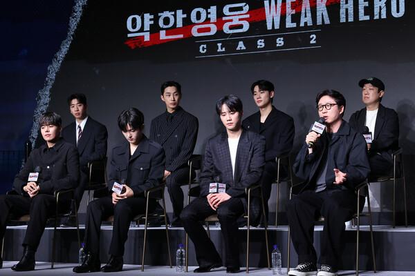 (서울=연합뉴스) 류효림 기자 = 유수민 감독이 21일 서울 마포구 호텔 나루 엠갤러리에서 열린 넷플릭스 〈약한영웅 Class 2〉 제작발표회에서 인사말을 하고 있다.