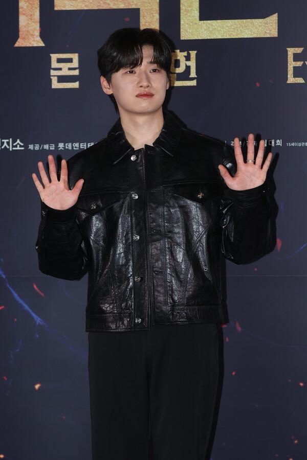 (서울=연합뉴스) 류효림 기자 = 배우 이다윗이 21일 서울 송파구 롯데시네마 월드타워점에서 열린 영화 〈거룩한 밤: 데몬헌터스〉 시사회 및 기자간담회에서 포즈를 취하고 있다