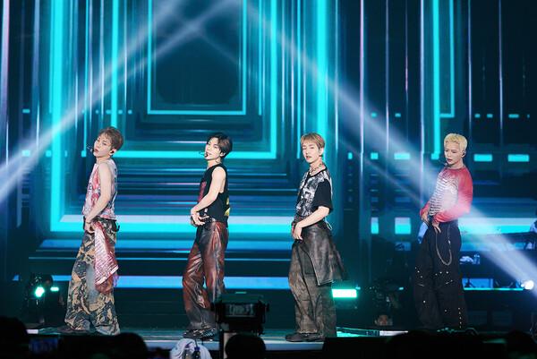 샤이니, 17년 음악 여정 담은 단독 콘서트 '에세이'…KSPO돔서 총 3만 관객 동원