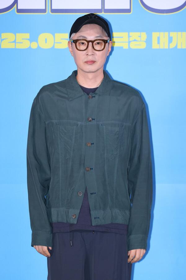 (서울=연합뉴스) 진연수 기자 = 강형철 감독이 26일 오후 서울 용산구 CGV용산아이파크몰에서 열린 영화 〈하이파이브〉 언론시사회 및 기자간담회에서 포즈를 취하고 있다.