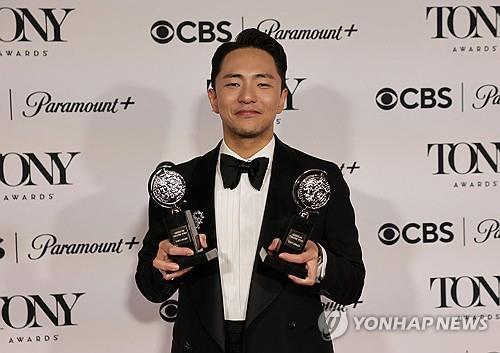 토니상 수상한 〈어쩌면 해피엔딩〉 박천휴 작가 [뉴욕 로이터=연합뉴스]