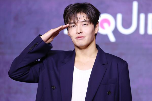 (서울=연합뉴스) 진연수 기자 = 배우 강하늘이 9일 서울 용산구 드래곤시티 호텔에서 열린 넷플릭스 글로벌 흥행작 '오징어 게임' 시즌3 제작발표회에서 포즈를 취하고 있다.