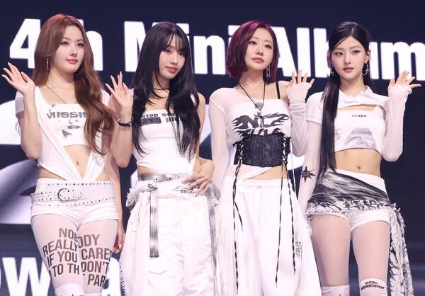 키스오브라이프, 네 번째 미니 앨범 '224' 발매…Y2K 스타일의 '립스 힙스 키스'(Lips Hips Kiss)
