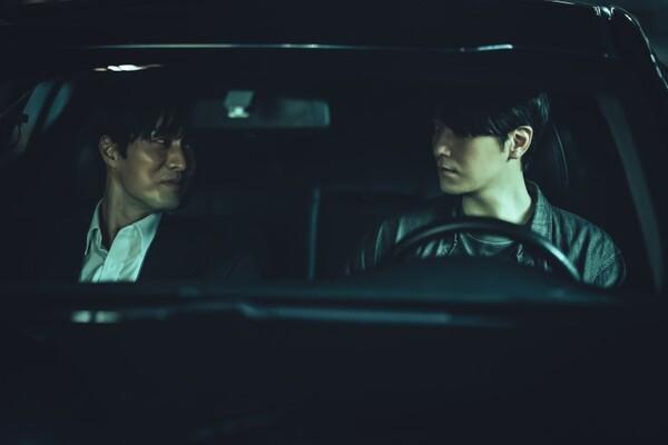Nam Gi-jun (left, So Ji-sub) and Gi-seok (Lee Joon-hyuk) in <Square>
